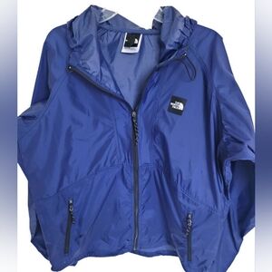 North Face Mens Windbreaker with zipper compact bag Size M